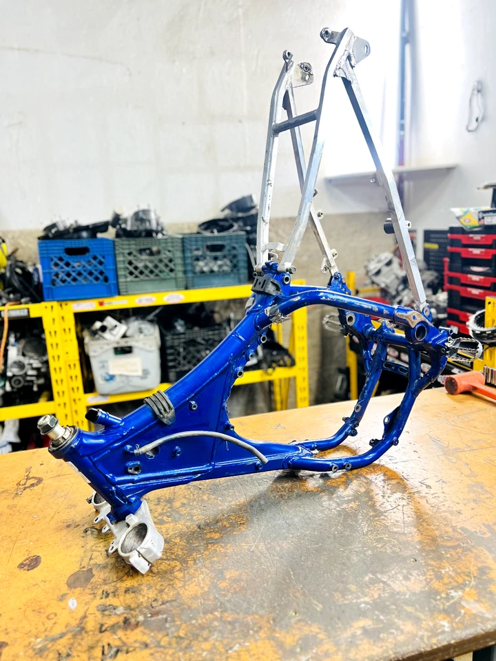 Cuadro Yamaha YZ426F 2002 YZ426F triple árbol Yamaha YZ426F submarco trasero Foto 2 de 4