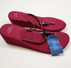 vera wang flip flops