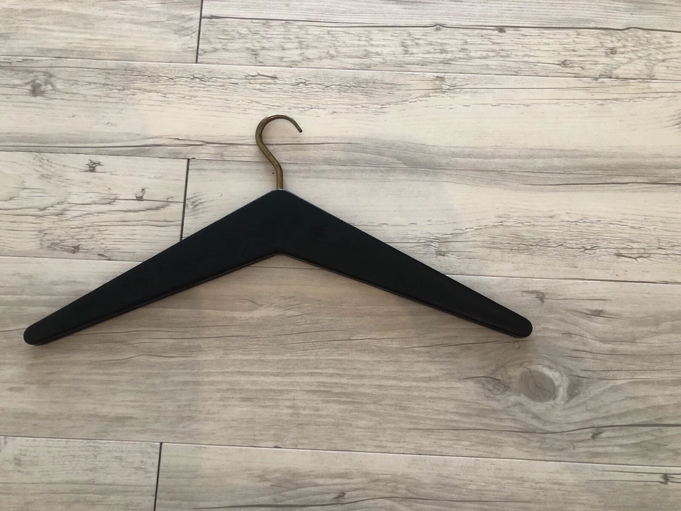 Vintage Kleiderbügel mit Kunstlederbezug