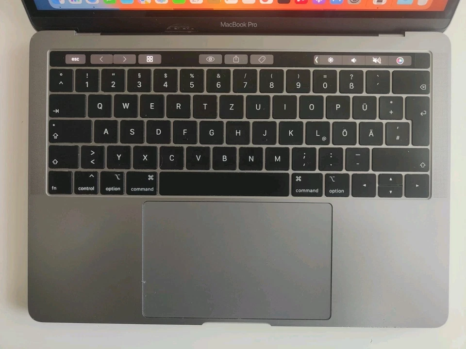 Apple MacBook Pro 13,3" 2018 (A1989)_i5 2,3 GHz_16 GB_256 GB SSD – Touchbar - Bild 2 von 4