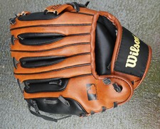 Wilson A0300 AS9 Barry Larkin series T Ball 9 inch Baseball Glove RHT Used