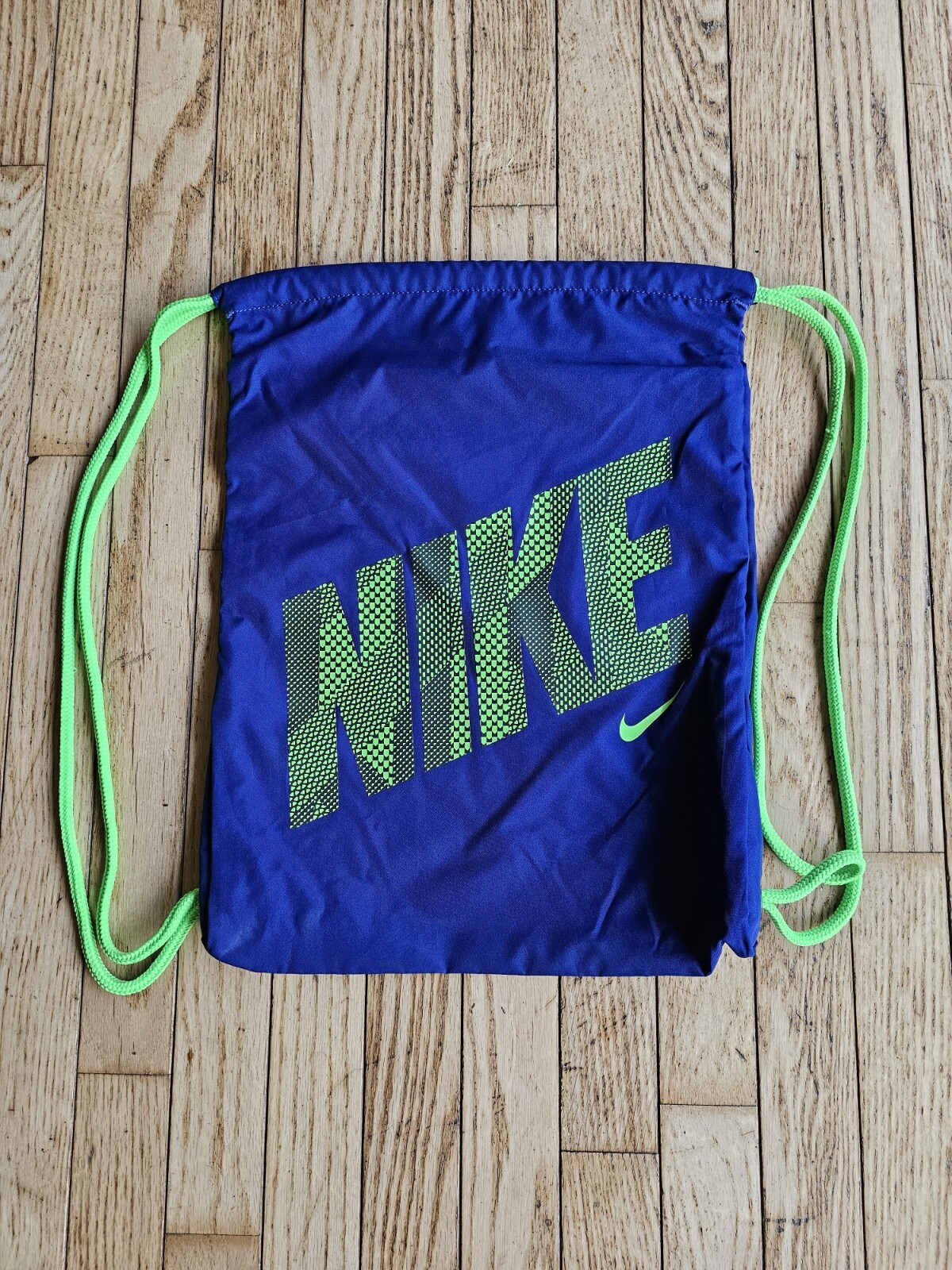 NIKE Nylon Stringbag Lime Green Drawstring Backpa… - image 1