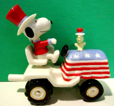 LENOX Peanuts SNOOPY TRACTOR WOODSTOCK It's Independence Day - NEW MINT - NO BOX