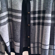 Boss Damen Strickjacke, Gr. M, kariert grau/s...