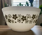 Vintage Pyrex Spring Blossom Crazy Green Daisy Mixing Bowl  1.5 Quart #402