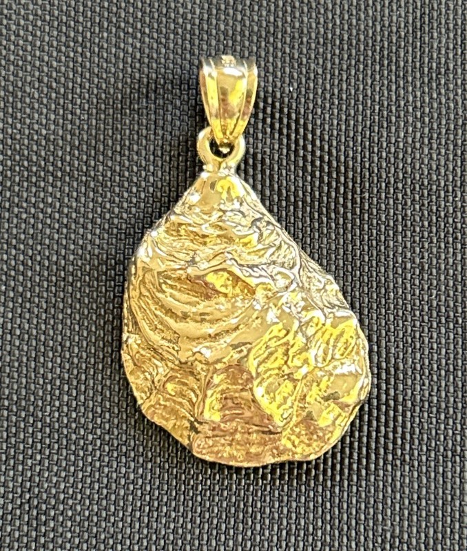 14k Yellow Gold Textured and Polished Oyster Shell Pendant Charm 3.68 Grams NICE