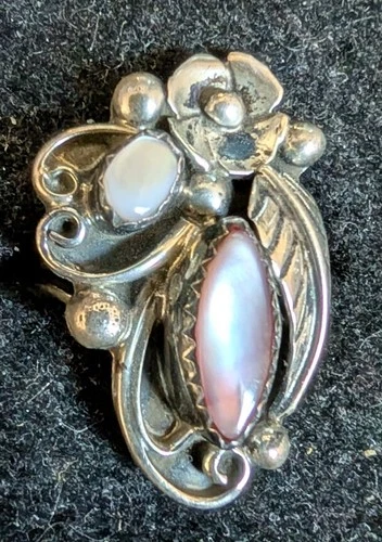 Vintage Woman's Sterling Silver Bead, Leaf, Flower Pink MOP Shell Size 6