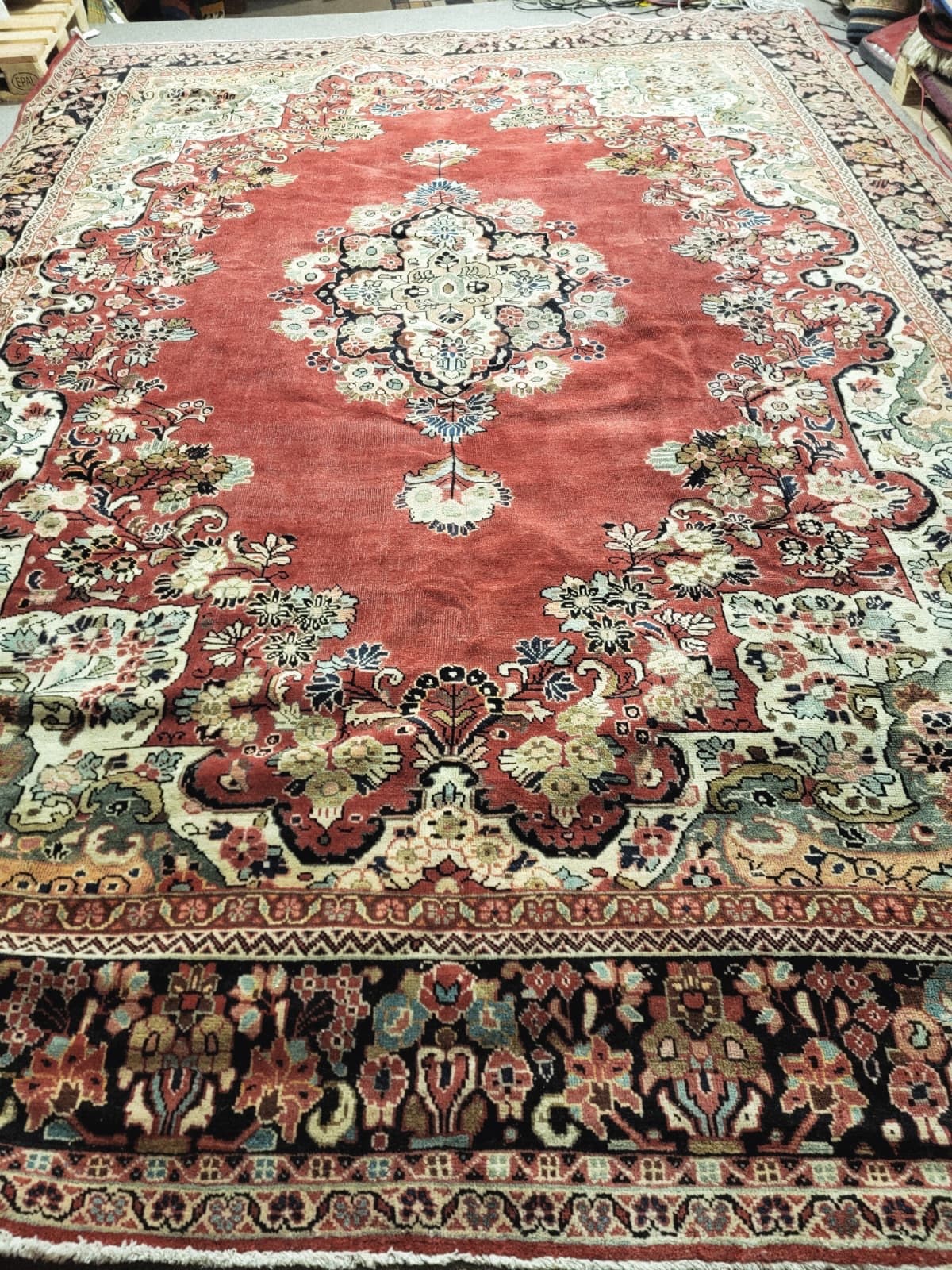 Traditional Mahal Area Rug 9 x 13 – Handwoven Wool, Floral Medallion Design