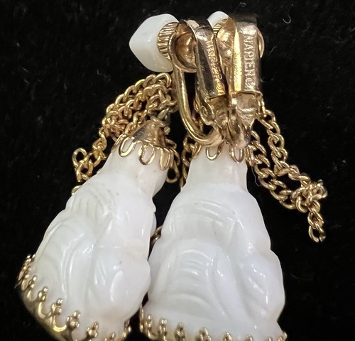 RARE 1950'S NAPIER ASIAN White Milk Glass BUDDHA 17 Charm Bracelet & Earrings - Picture 16 of 17