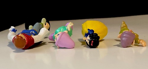 Lotto di 14 figurine e supporti Disney Tsum Tsum Biancaneve in vinile - Foto 12 di 17