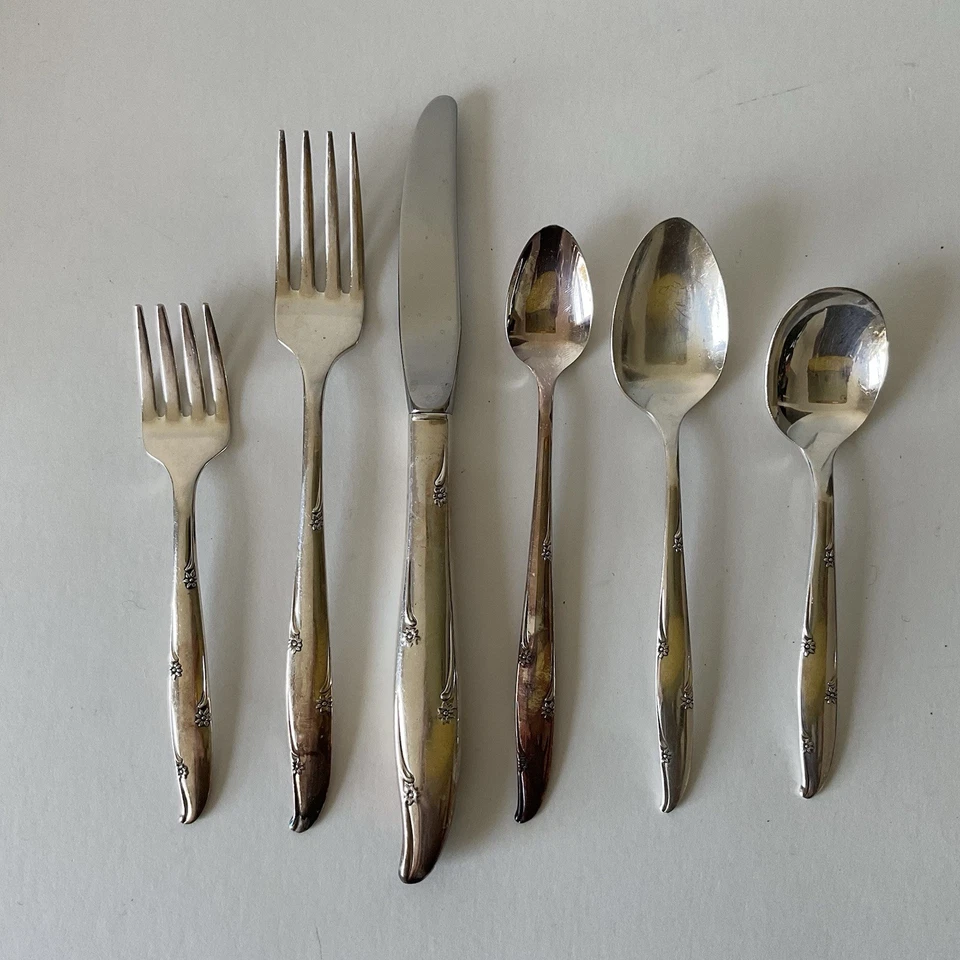 Juego de 6 cubiertos infantiles vintage comunitarios plateados Foto 2 de 4