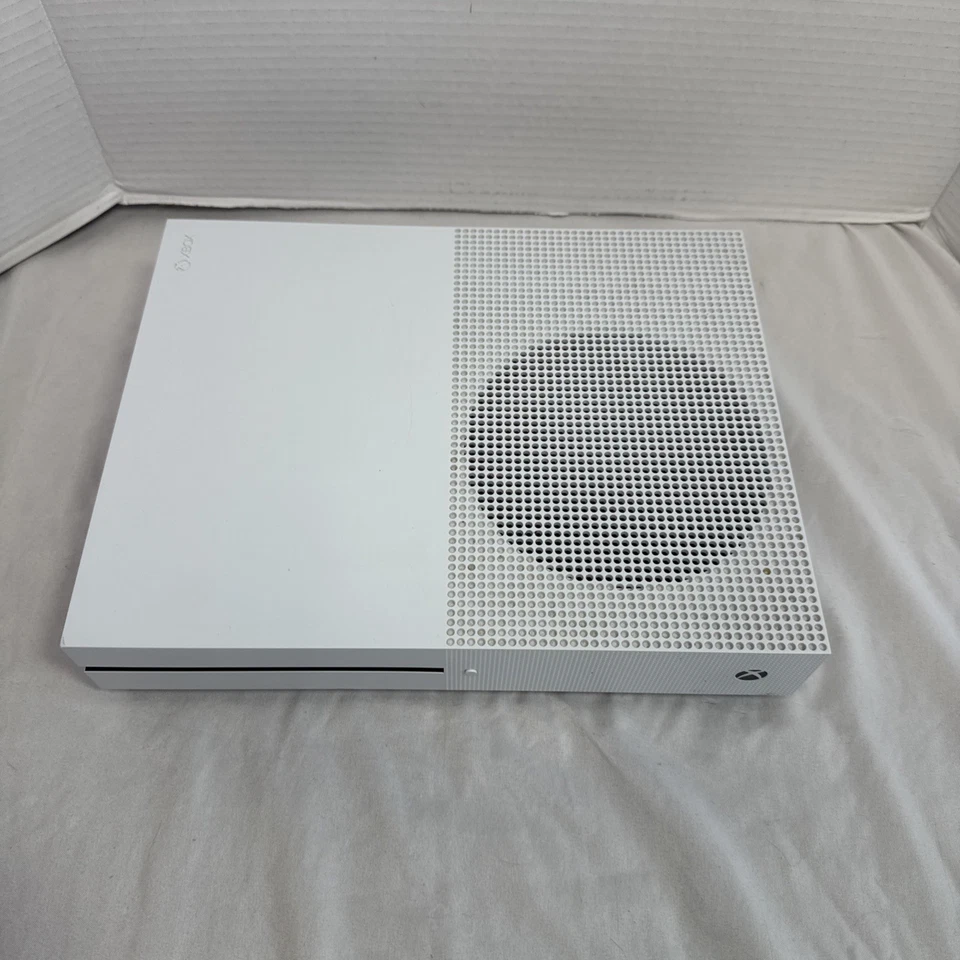 Xbox One S Console Only FOR PARTS NO POWER SEE DESCRIPTION  - Image 2 of 4