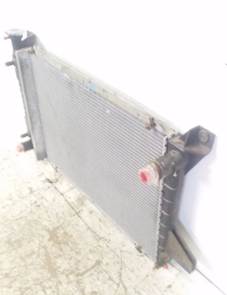 Radiador 5,0 L | Se adapta a Ford F250 F350 1990-1997 Foto 3 de 4