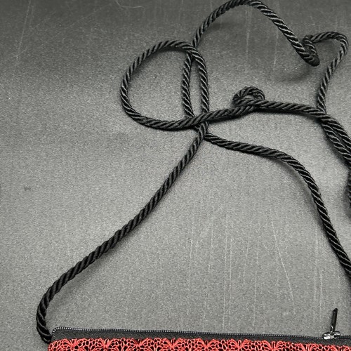 Romantic Goth Purse Metal Wire Woven/Knit Crossbody Red/Black Small - Picture 9 of 13