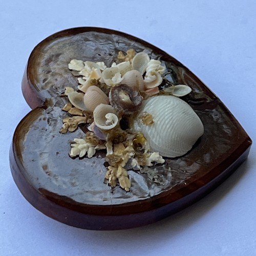Vintage Muschel Blumenstrauß auf Holz lackiert Redwood Herz Ansteck Brosche Anstecknadel - Bild 4 von 10