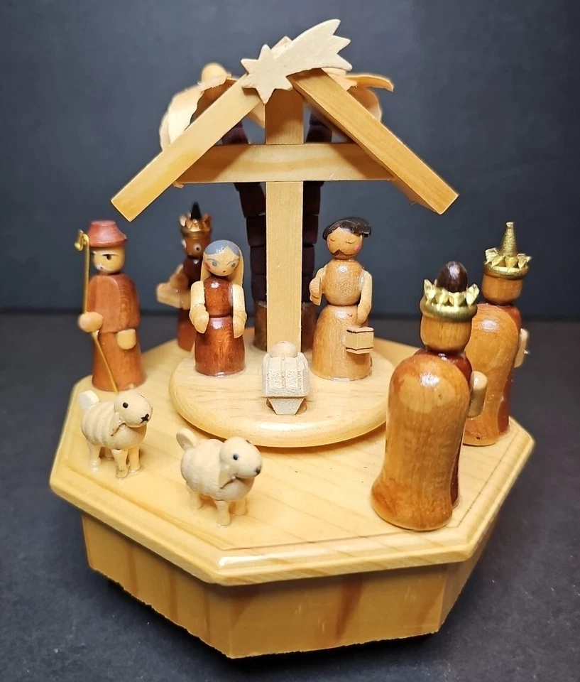 Caja de música vintage de madera tallada a mano para belén reproduce obras nocturnas silenciosas Foto 2 de 4