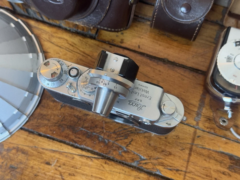 Cámara vintage Leica DRP Ernst Leitz Wetzlar número de serie 453390 con visor Foto 3 de 4