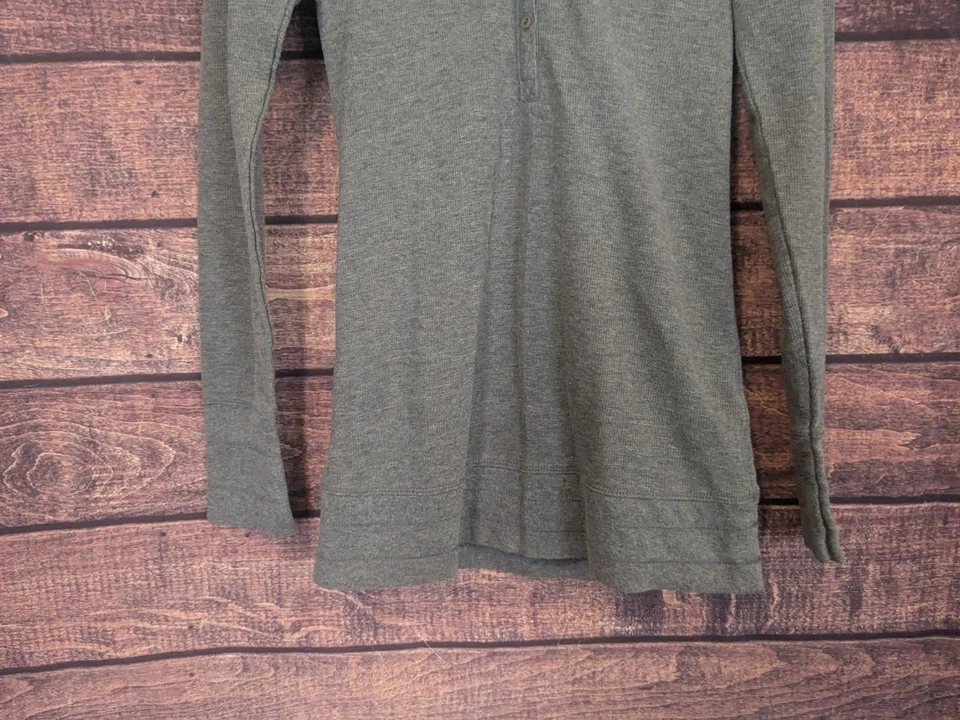 District Gray Waffle Knit Lightweight Hooded Henley Shirt With Wide Hem Size Med - Image 3 of 4