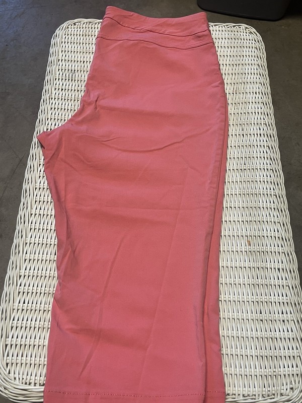 Kim Rogers Women’s Pink Solid Flat Front capris Regular Size 18