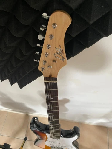 eko s-300 Electric Guitar - Picture 3 of 5