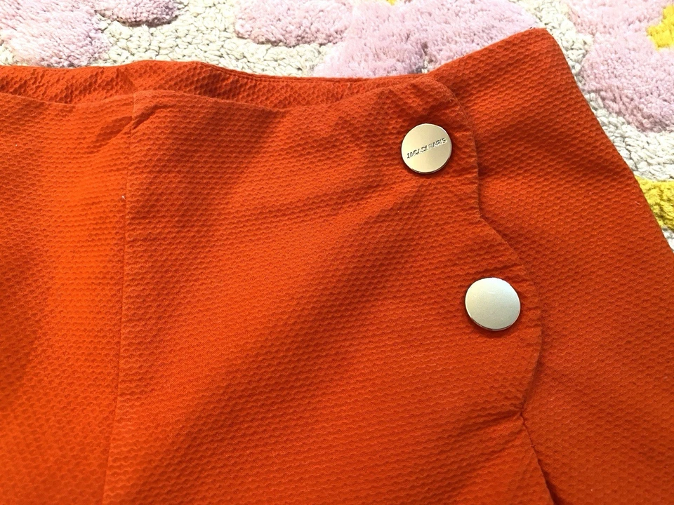 Shorts Jacardi Paris menina laranja com botões de metal tamanho 12 - Imagem 2 de 4