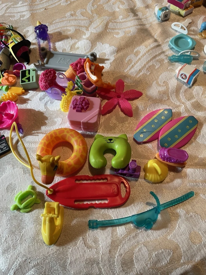 Barbie & Friends 400+ Piezas Accesorios Ropa Comida Zapatos Perchas Mascotas y Más Foto 2 de 4