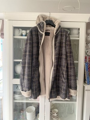 Kurzer Mantel mit Fell kariert von C&A Premium