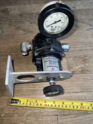Fairchild Pneumatic Air Pressure Regulator Model 4000 With Gauge Max 250 Psi