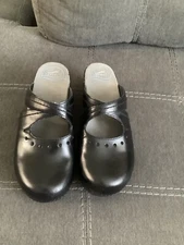 dansko 37 clogs