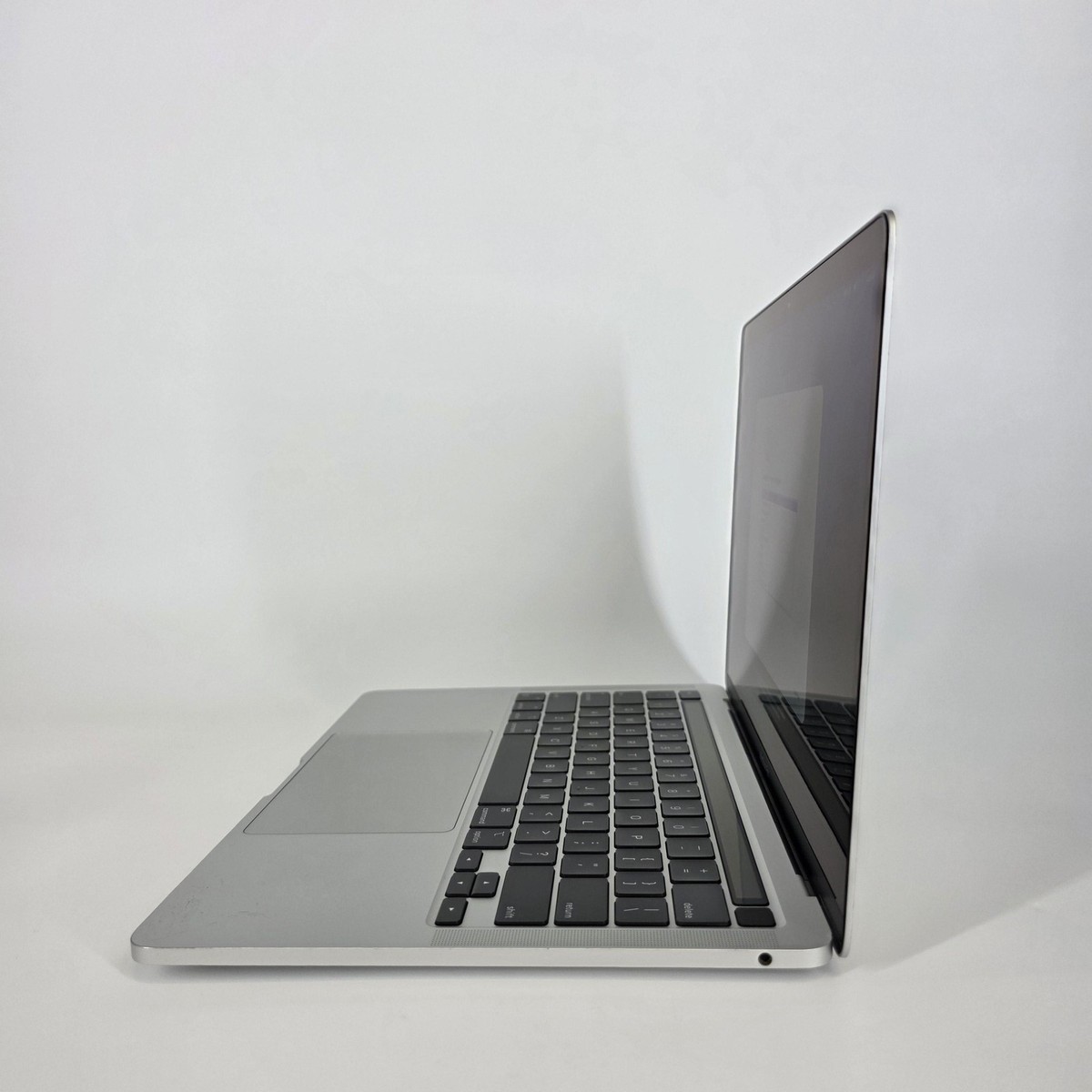 MacBook Pro 13 Silver 2020 3.2 GHz M1 8-Core CPU 8-Core GPU 16GB