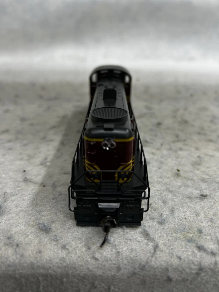 Colorful Atlas Boston & Maine Alco RS-3 Loco HO - Image 3 of 4