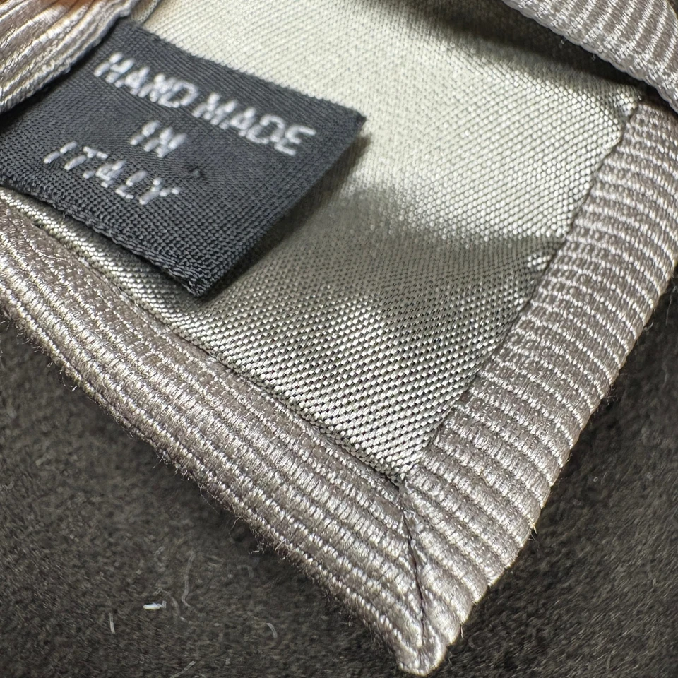 Gravata Giorgio Armani 100% seda prata taupe diagonal costela feita à mão na Itália luxo - Imagem 3 de 4