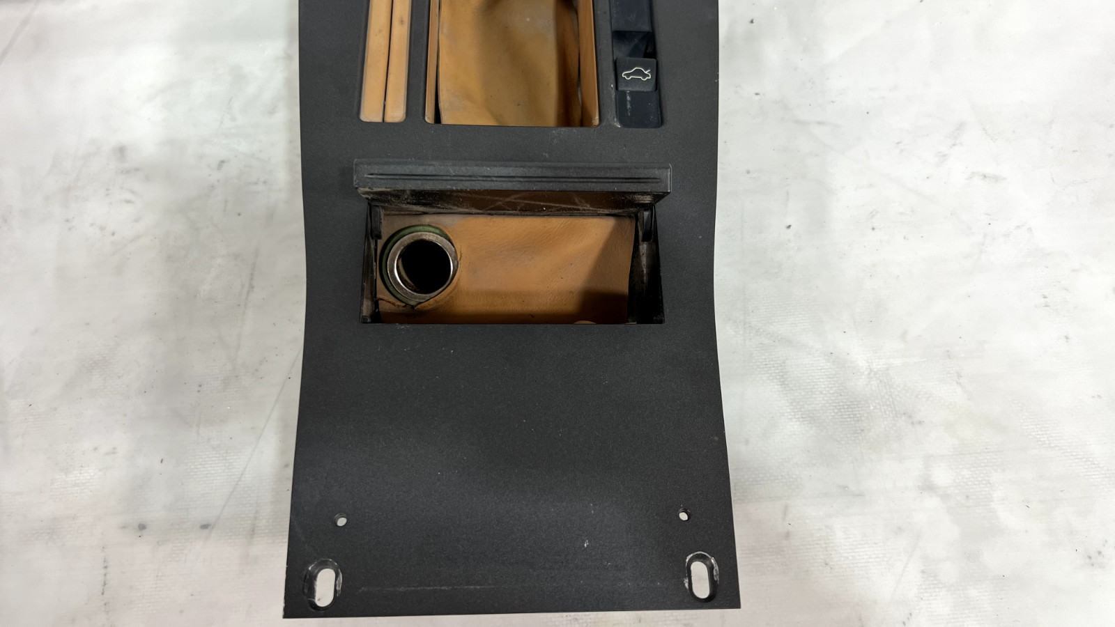 ASTON MARTIN V8 VANTAGE CENTER CONSOLE BEZEL TRIM COVER PANEL OEM 2011-17 💠
