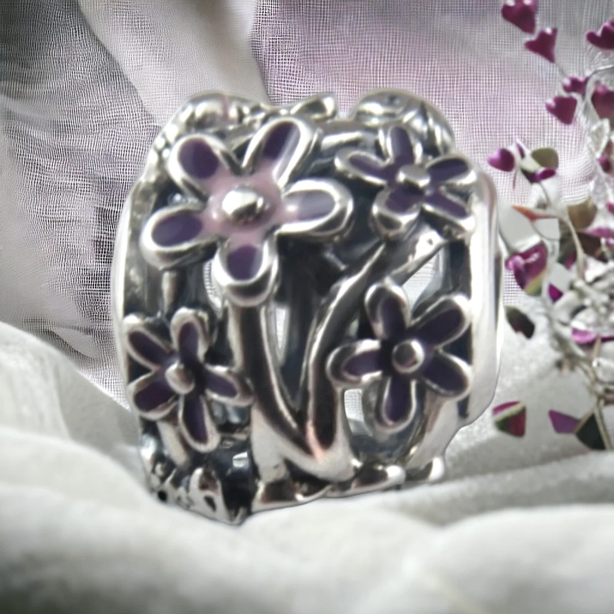 Openwork purple daisy charm deals