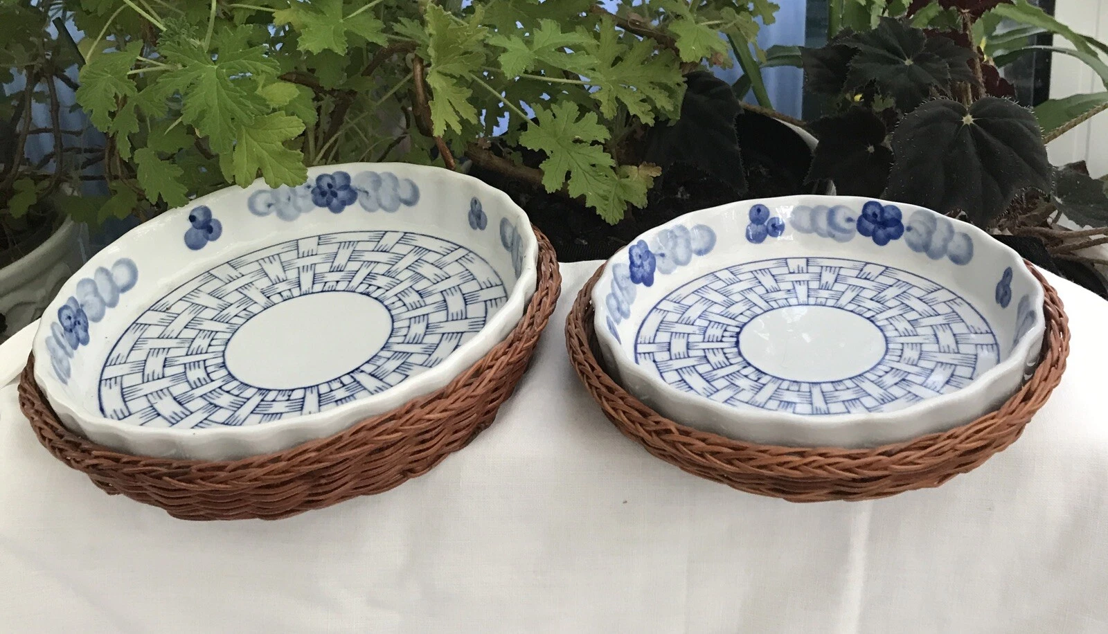 Ceramic pie/quiche dishes in wicker baskets x 2, white & blue porcelain, small
Opens in a new window