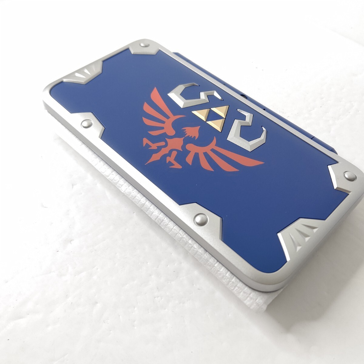 2DS LL HYLIAN SHIELD EDITION バッテリー交換済み New Nintendo 2DS LL Hylian Shield Edition Zelda JP Console CIB