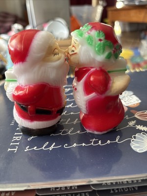 Vintage Santa & Mrs Claus Kissing Salt & Pepper Shakers Christmas Hard Plastic