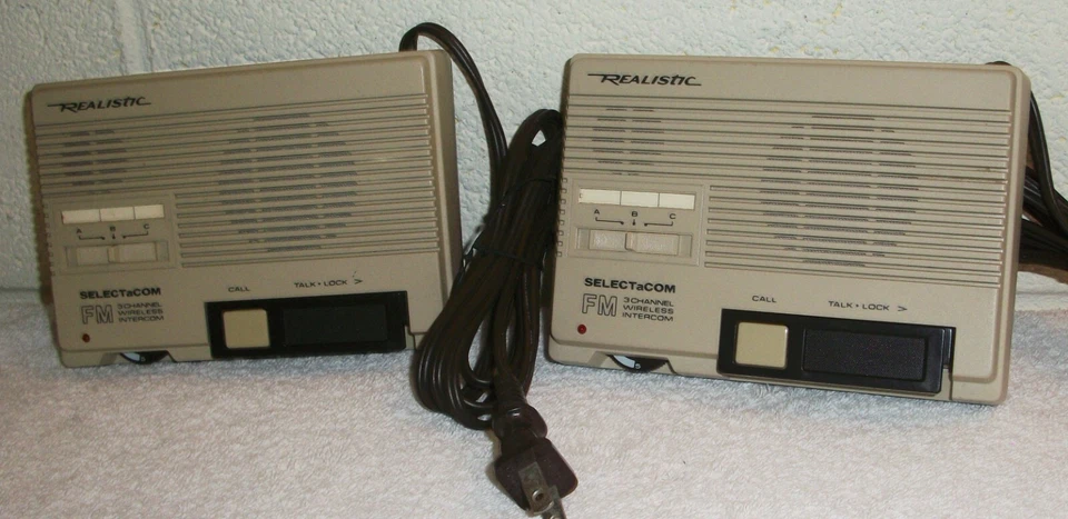 (2) REALISTIC 43-218 RADIO SHACK SELECTaCOM 3 CHANNEL WIRELESS FM INTERCOM - Image 2 of 4