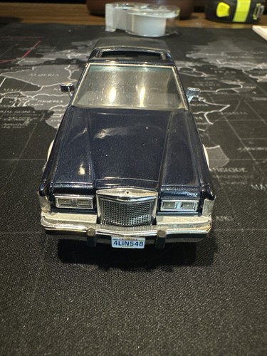 Neo 43546 1/43 1982 Lincoln Town Car Resin Model Car - Picture 5 of 6