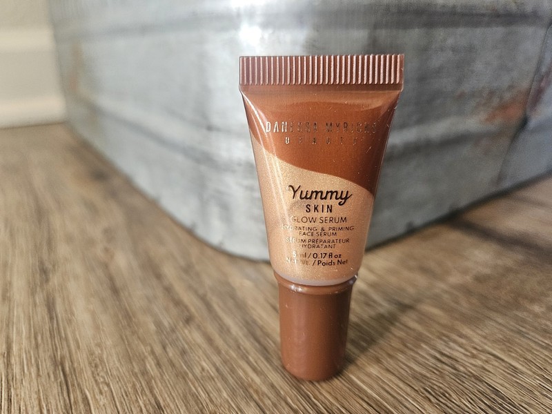 Danessa Myricks Beauty Yummy Skin Glow Serum Hydrating Primer in Main Squeeze