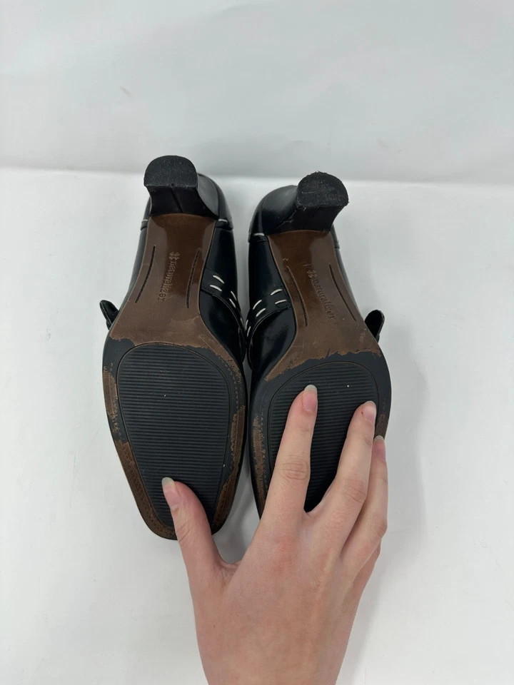 Tacones Mary Jane de cuero negro/azul marino naturalizador talla 9,5 W con correa de botón puntada Foto 3 de 4