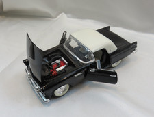 Road Signature Ford Thunderbird Contemporary Manufacture Diecast