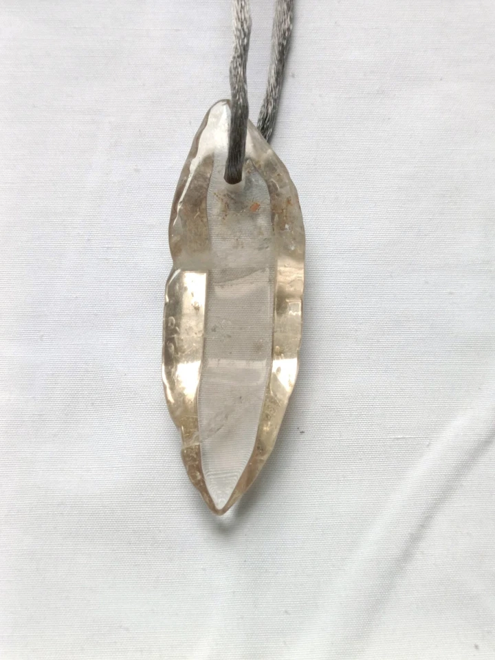 Дымчатый кварц полированный грубый кулон 62X20X10 мм 1 изделие для изготовления ювелирных изделий  - Изображение 3 из 4