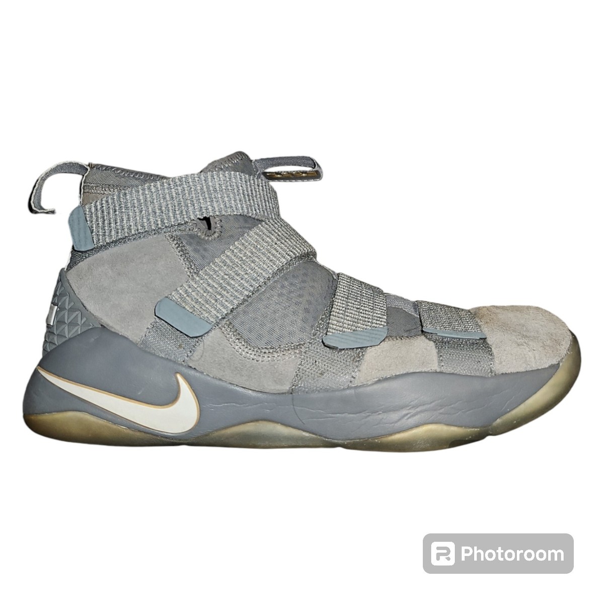 sepatu basket lebron soldier