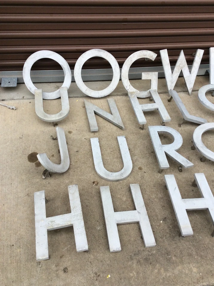 34 letras de montaje en pared vintage de aluminio de 10” de alto X 1/2” de grosor - muy buenas Foto 2 de 4