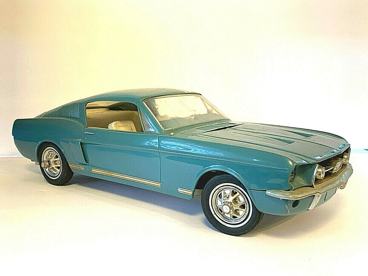 Wen Mac Mustang Fastback 1967 2 + 2 Toy Car AMF Collectible