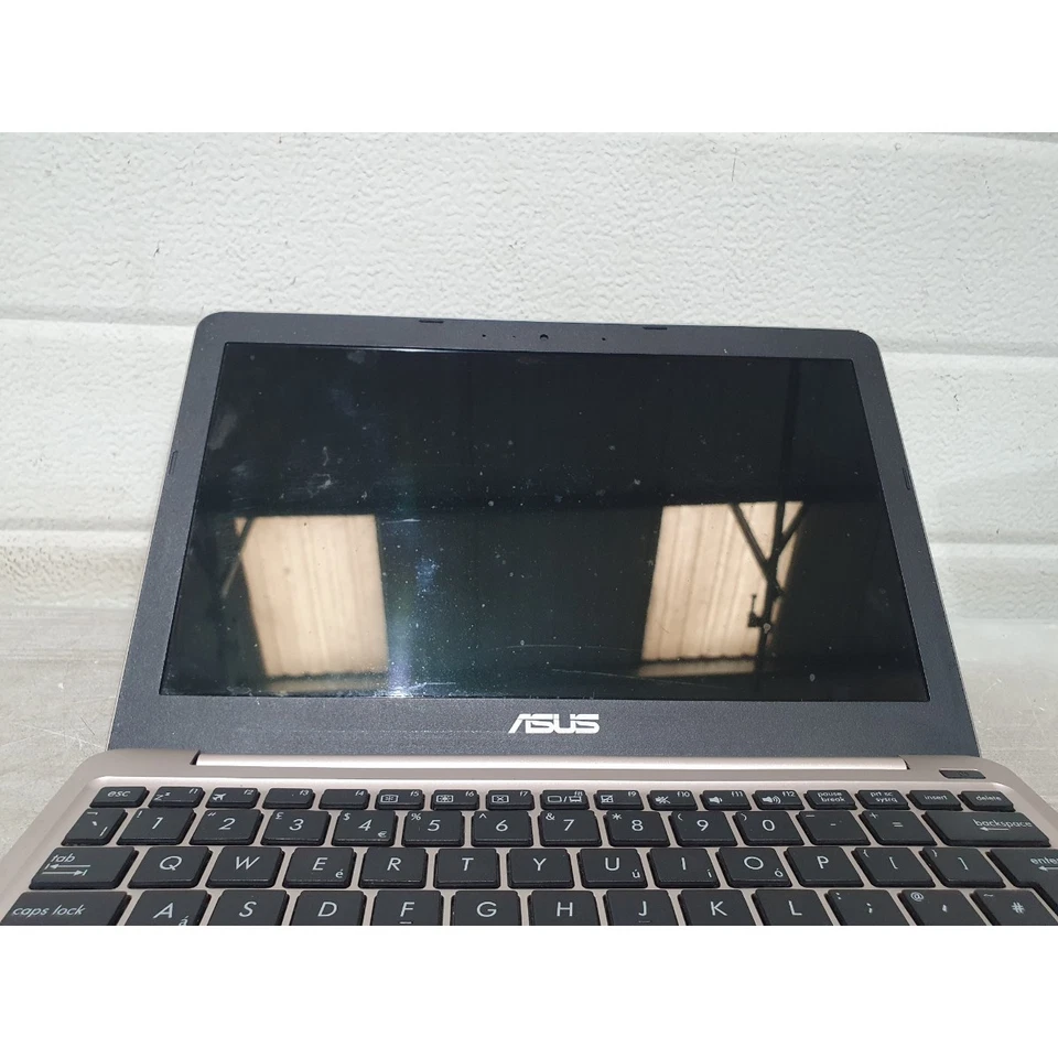 Asus E200H Laptop Gold 11.6" LCD Display 1366 x 768 Built-in Webcam - For Parts - Image 2 of 4