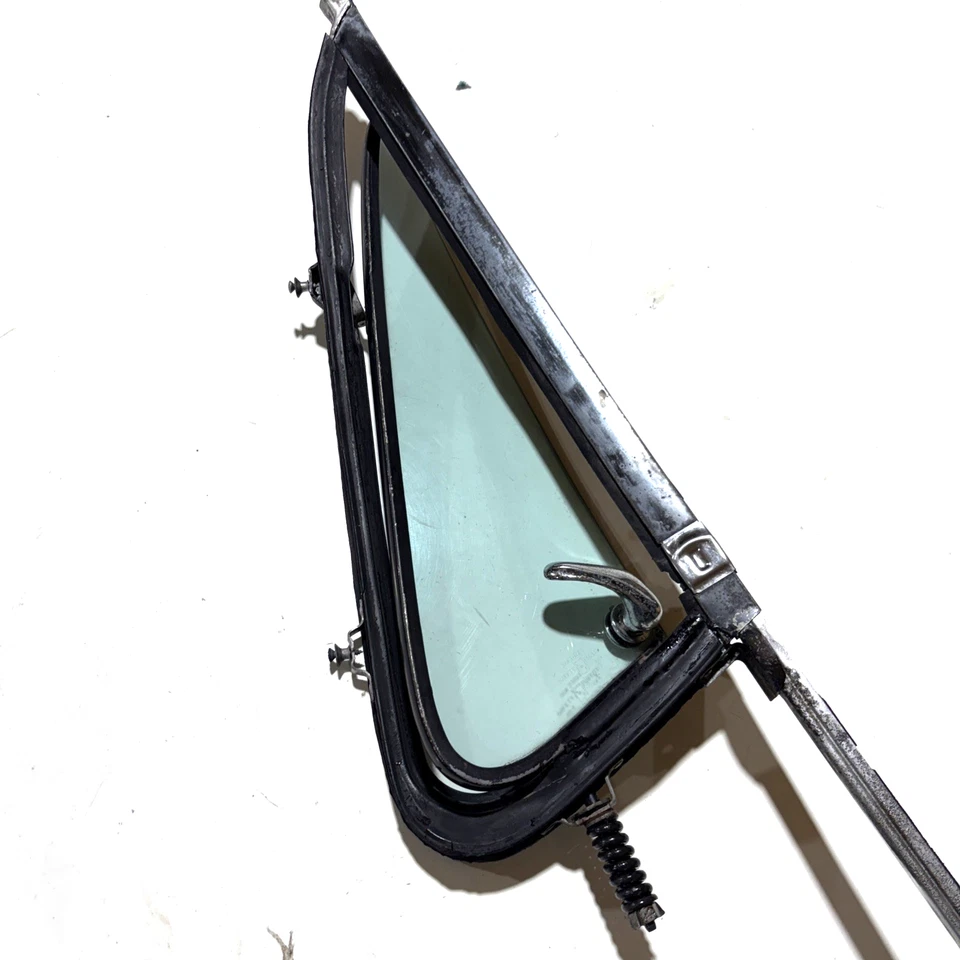 1973-1980 Chevrolet C/K vent glass (RH passenger-side) wing window (C10-K30) - Image 2 of 4
