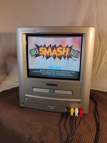🔥Toshiba 9 Inch CRT TV DVD Combo Model No. MD9DM1R Portable GAMING NO REMOTE - Picture 8 of 11