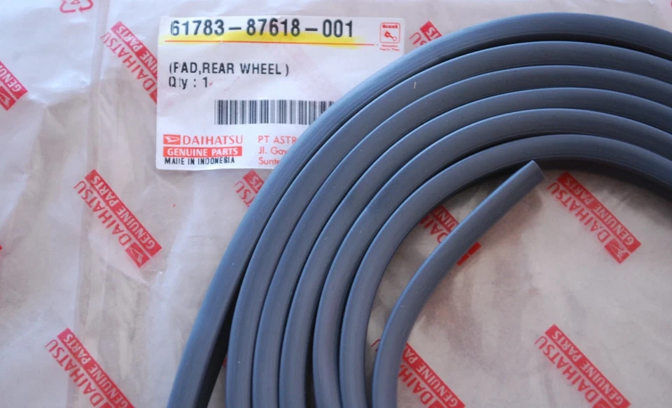 DAIHATSU FEROZA TAFT ROCKY SPORTRAK FOURTRAK REAR FENDER PAD RUBBER - Image 2 of 3